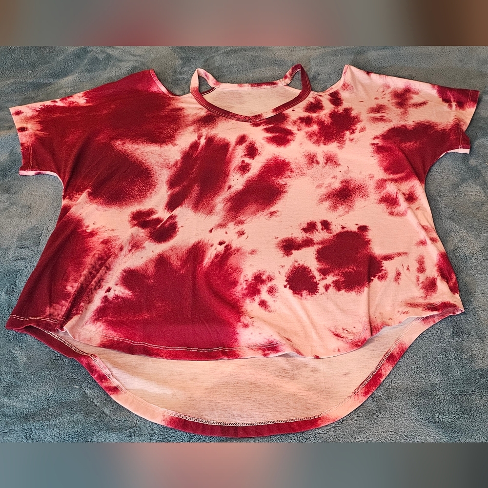WornOnce Boutique 1921 XL Tie Dye Cold Shoulder Short Sleeve In Red/MaroonWhite